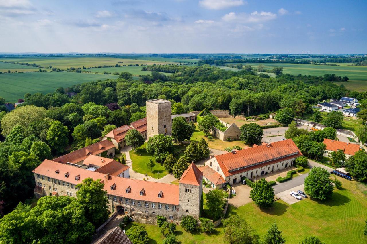Hotel Burg Wanzleben ภายนอก รูปภาพ