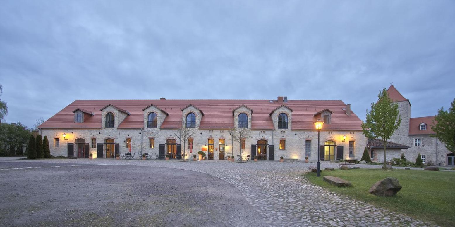 Hotel Burg Wanzleben ภายนอก รูปภาพ