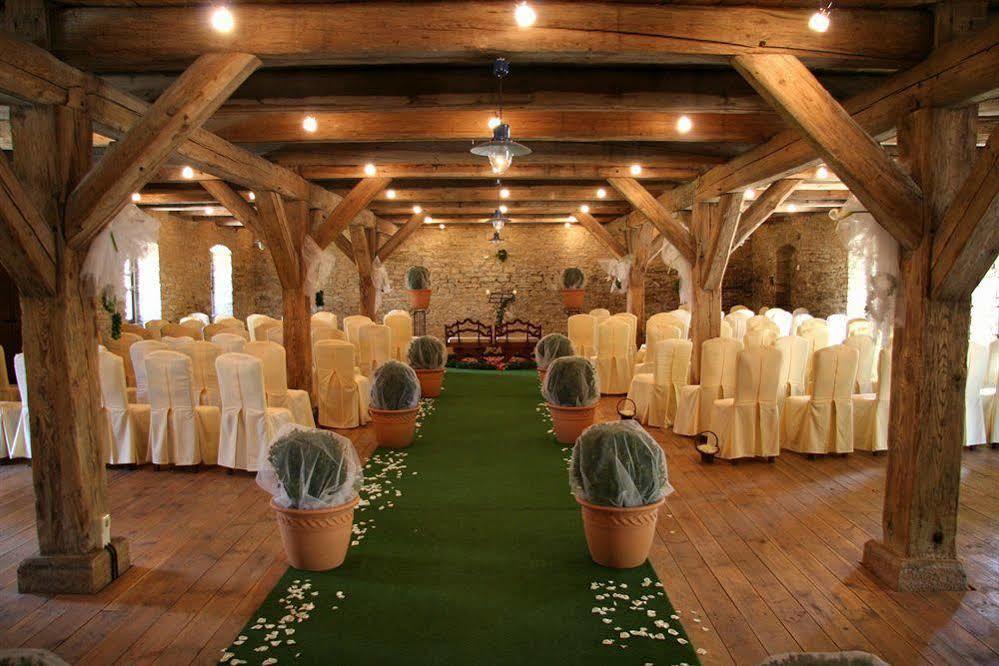Hotel Burg Wanzleben ภายนอก รูปภาพ